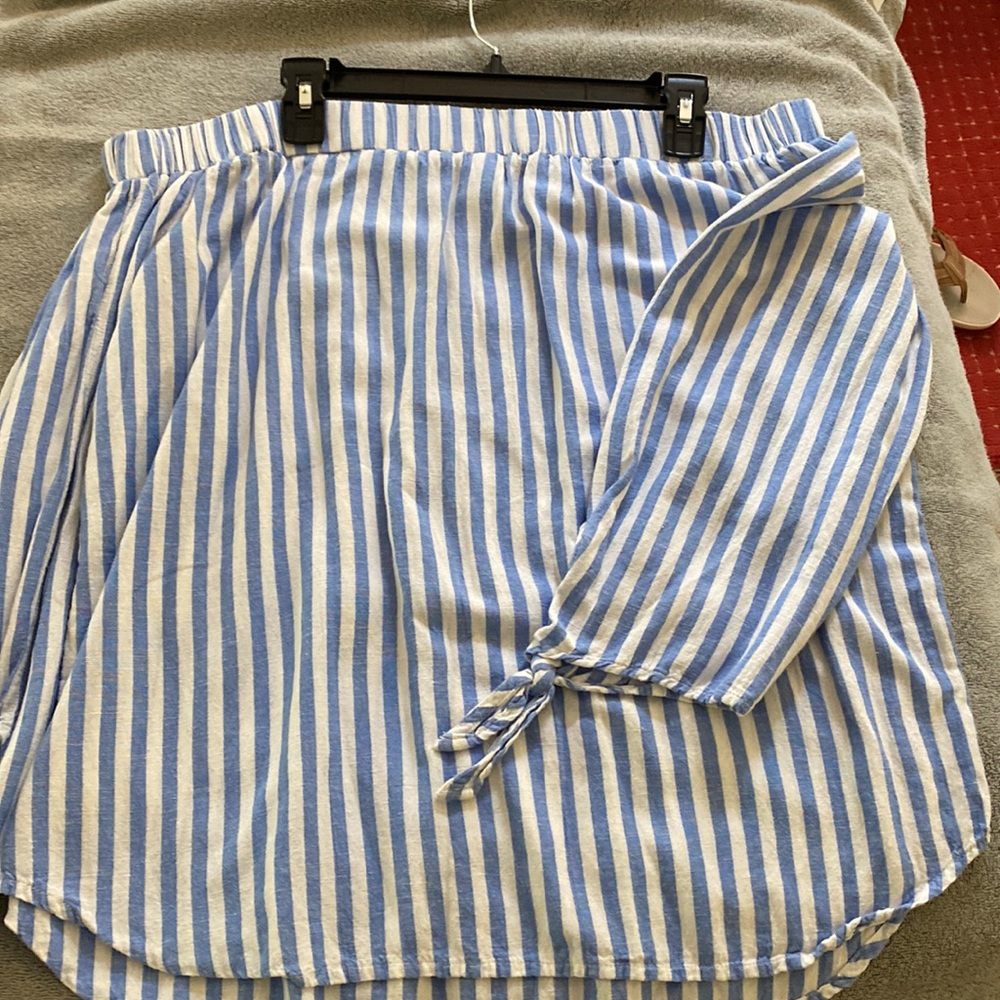 Off the shoulder top, size L